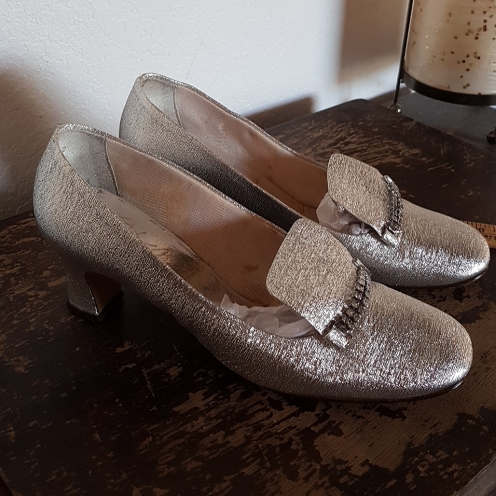 vintage Thom McAn silver rhinestone pumps 9 B